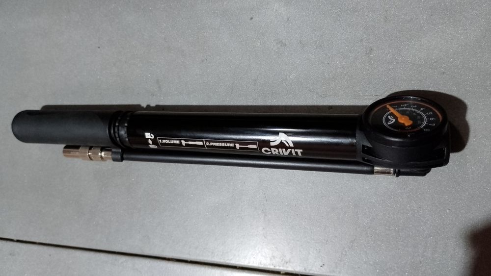 Vând pompe de suspensii de bicicleta si portbagaj de bicicleta