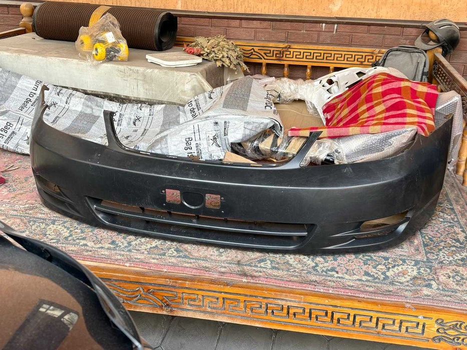 Бампер на toyota carolla