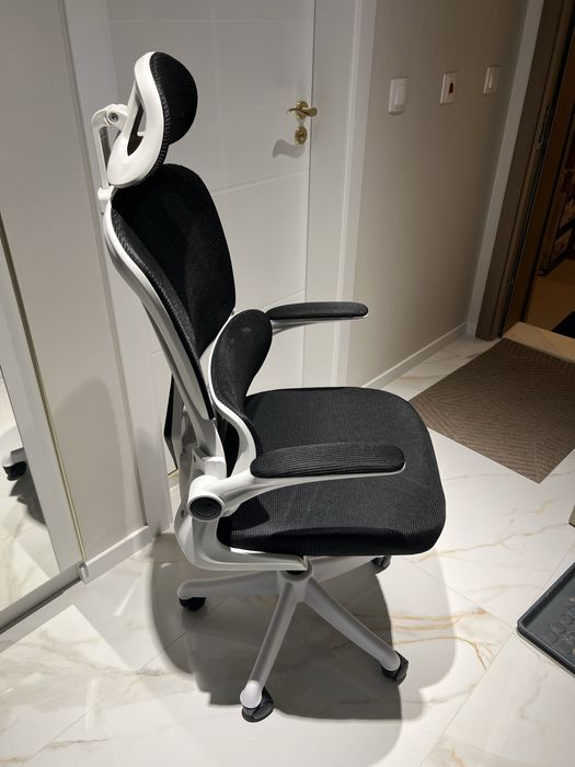 Стол офис нов, бял