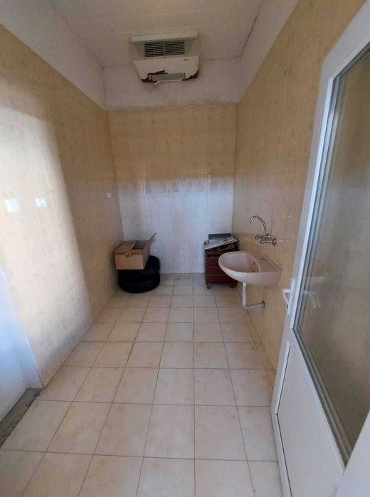 Търговско помещение със статут на склад , Промишлена зона