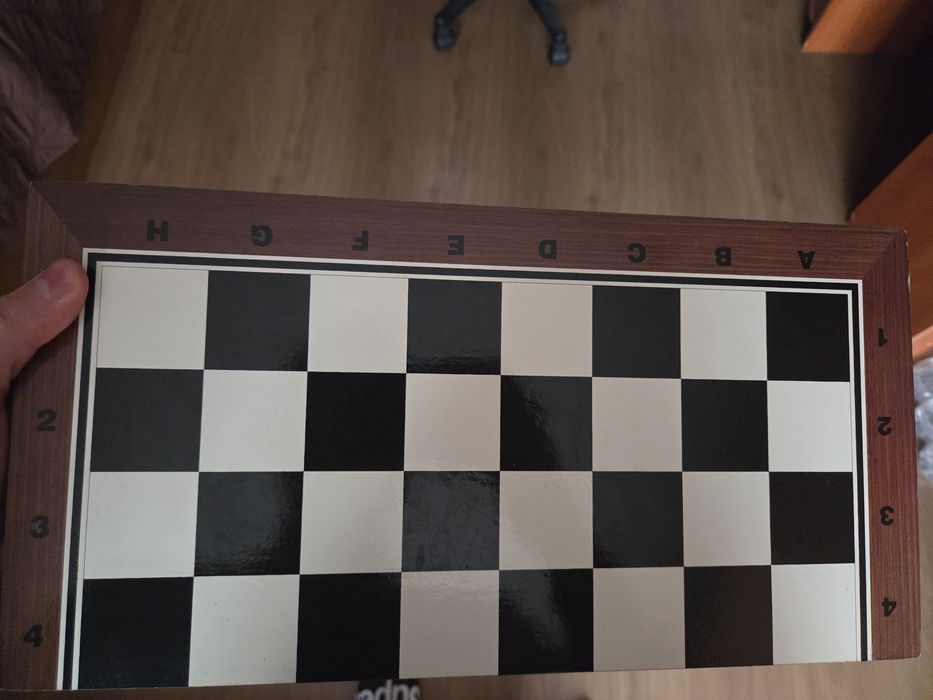 Продавам голям дървен шах