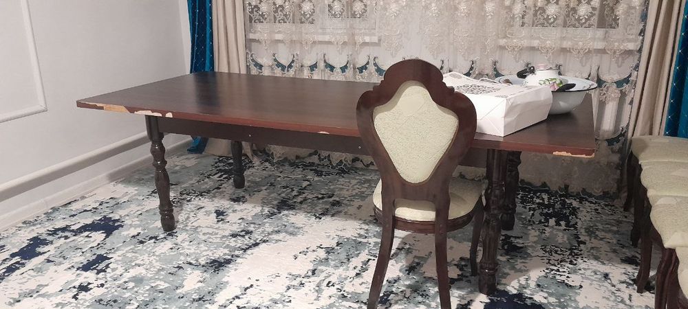 Стол со стульями