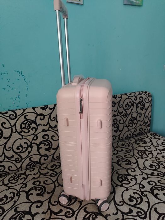 Продам чемодан (новый)