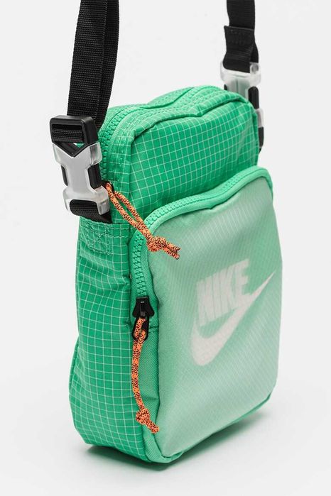 NIKE-Чантичка за рамо