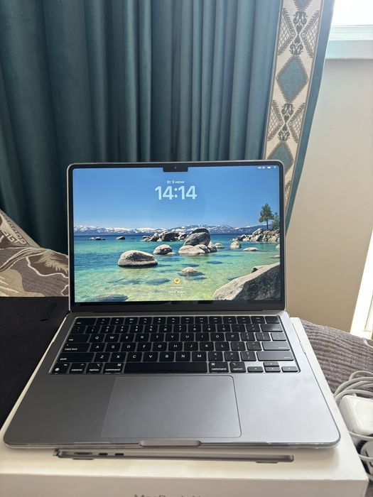 Macbook air m2 100%
