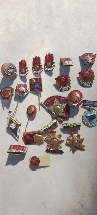 Лот значки от соца