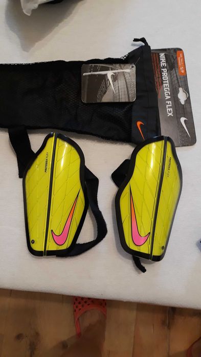 Продавам протектори за футбол Nike