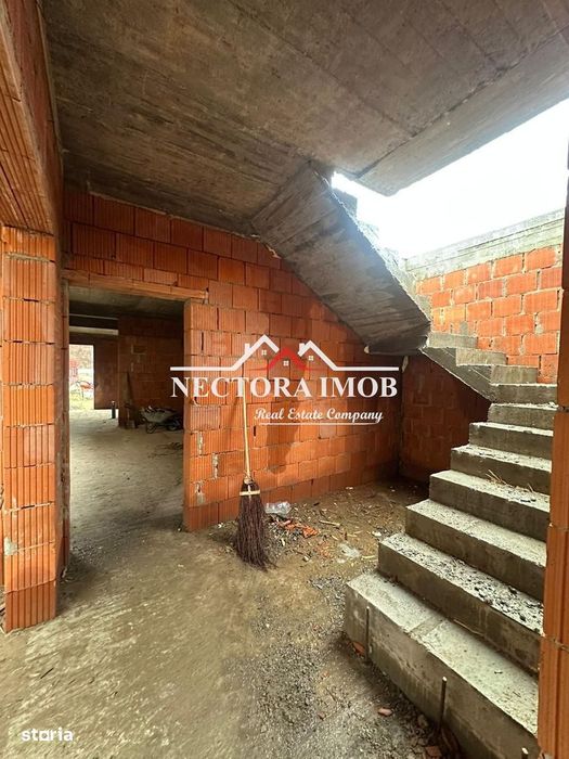 NECTORA IMOB-Casa la rosu cu acoperis, Hidiselul de Jos, 713 mp teren