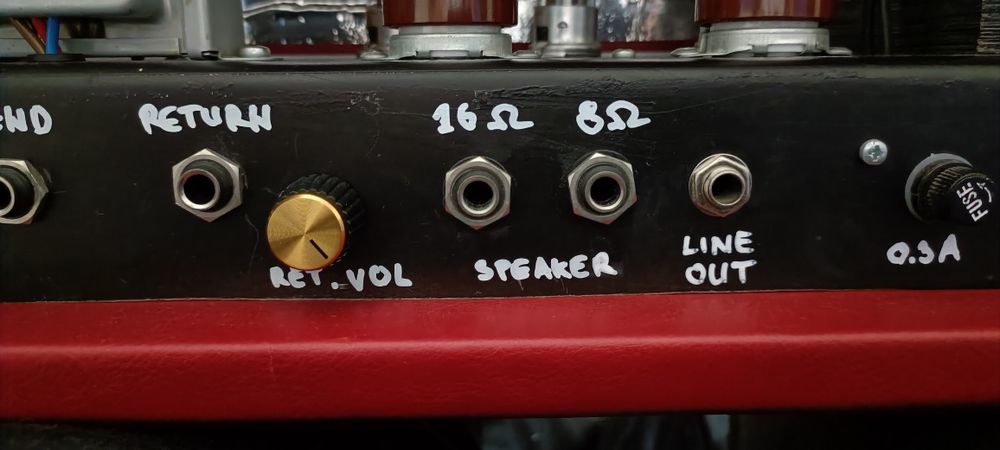 Amplificator head de chitară cu lămpi