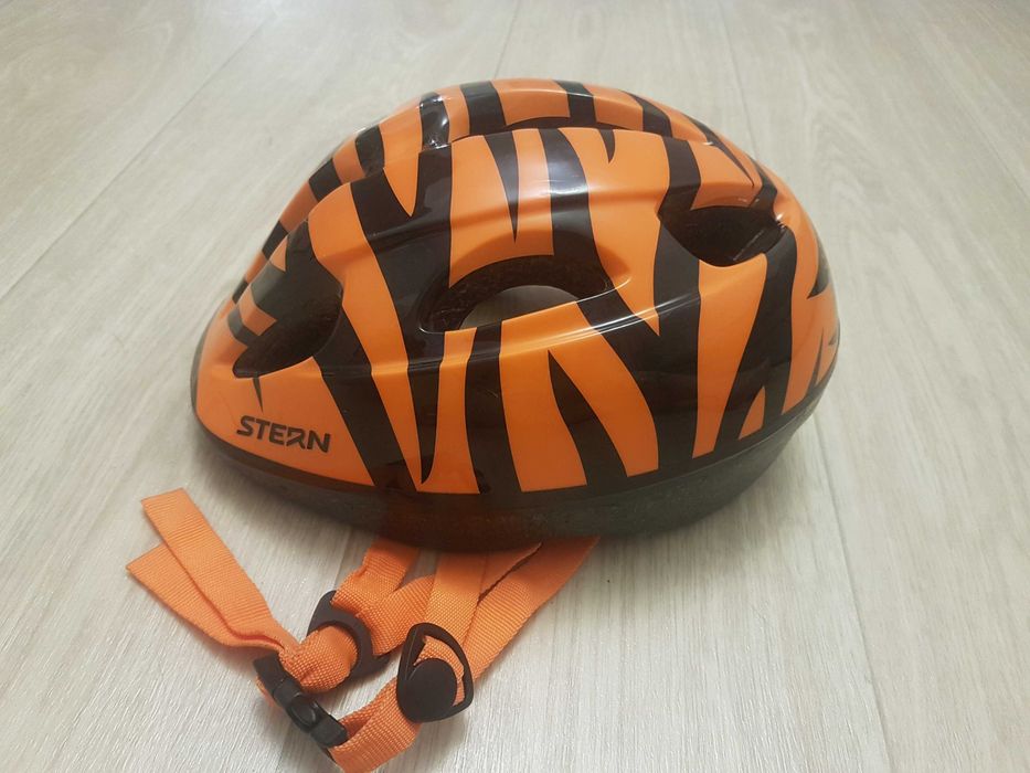 Продам шлем защитный детский б/у