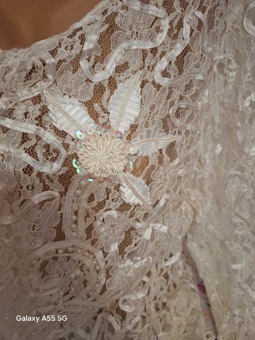 Бяла Жилетка /дантела и перли