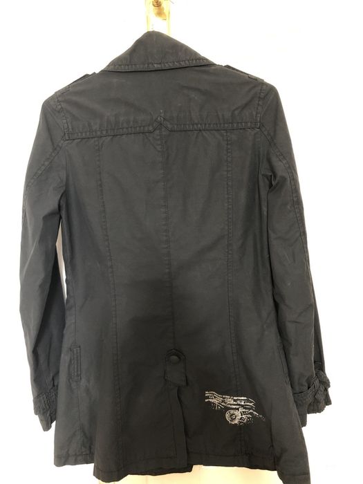 Trenci Guess aproape nou