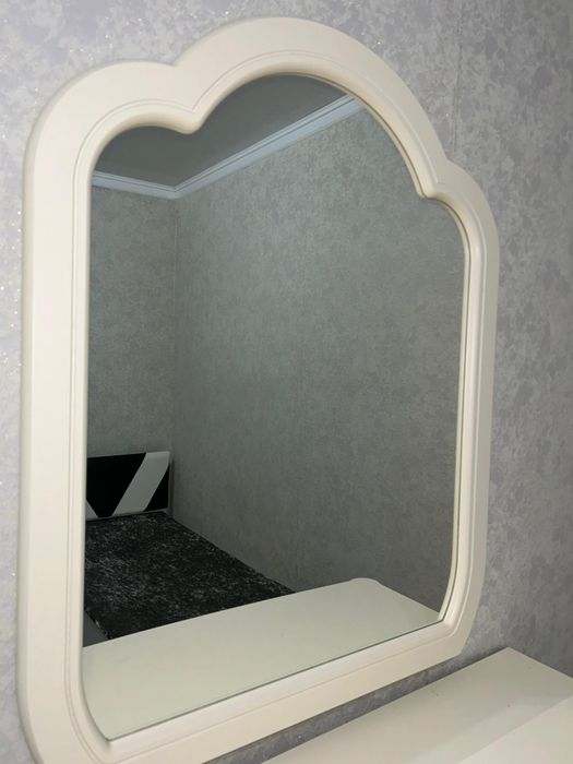 Продам комод с зеркалом