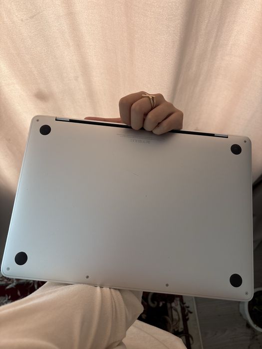 MacBook Pro 13 (2017) / Core i5 / 8GB RAM / 256GB SSD