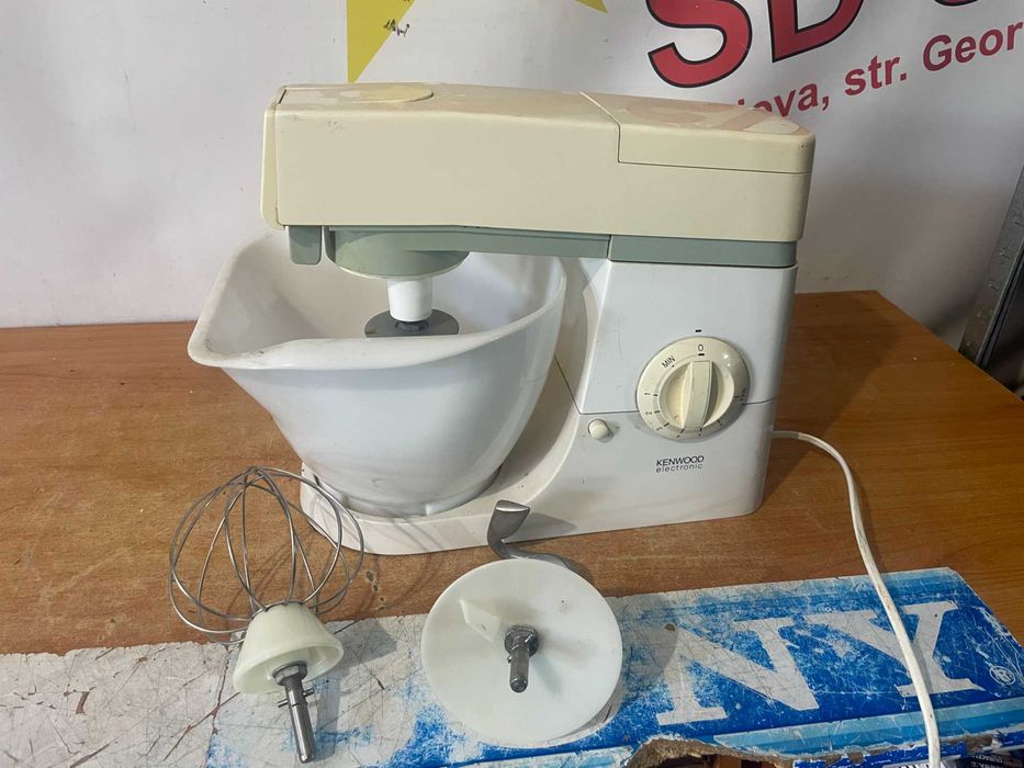 Robot de bucatarie Kenwood , 1000 W,  6 trepte viteza, 3 accesorii