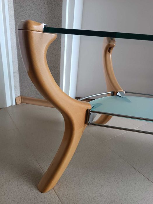 Стъклена холна маса