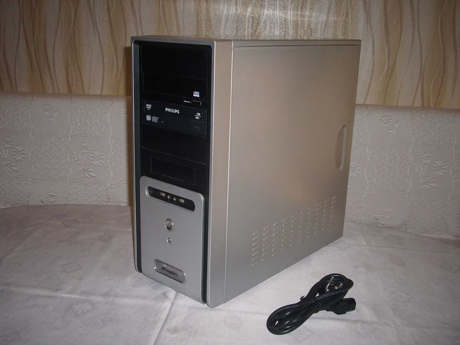 Компютър с "WINDOWS 11"