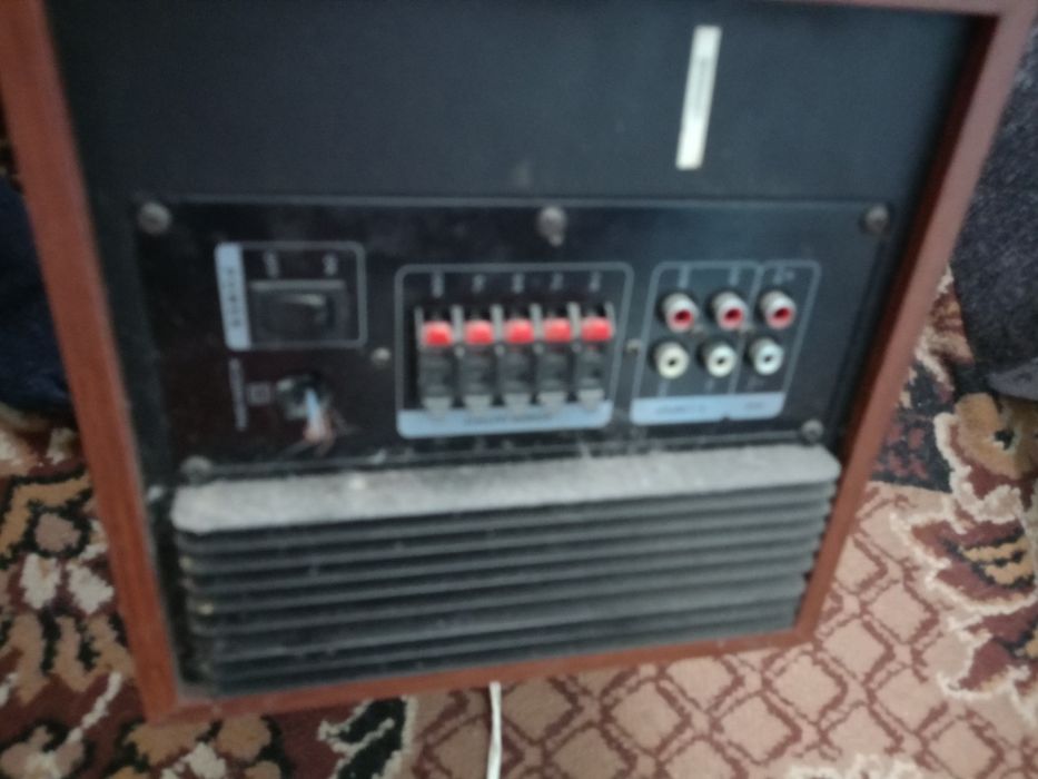 Колонки две нет проводов