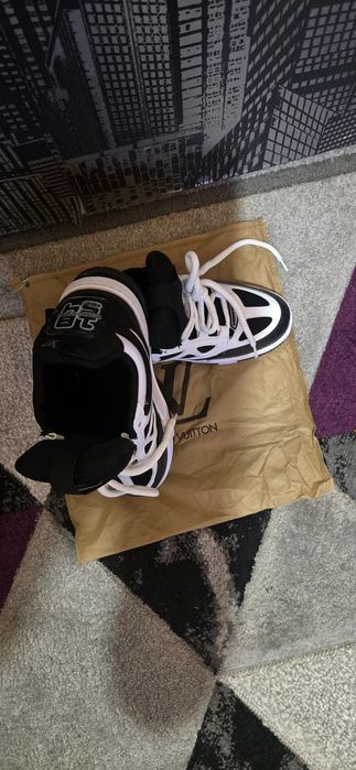 Vând adidași louis vuitton skate