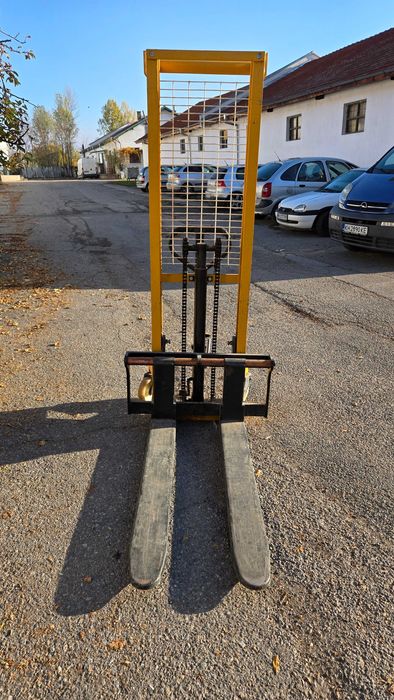 Ръчен стакер с регулиране на вилици - 1.2 тона
