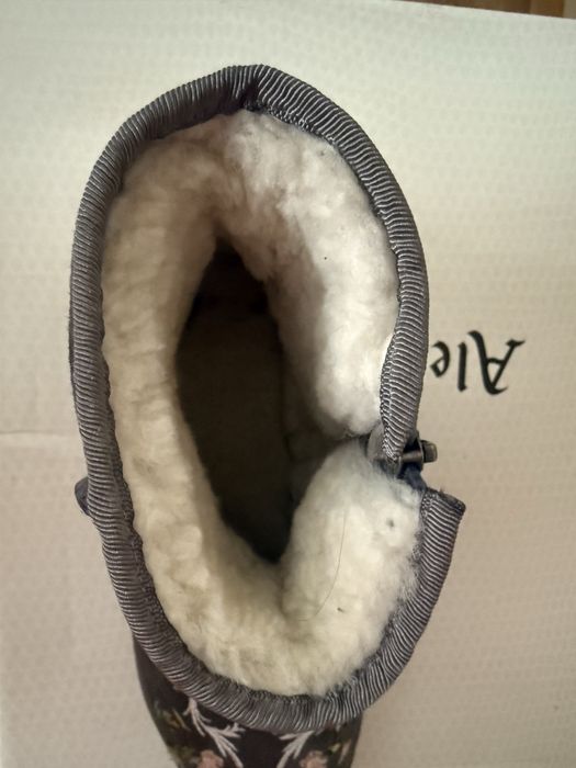 Продам зимнюю обувь