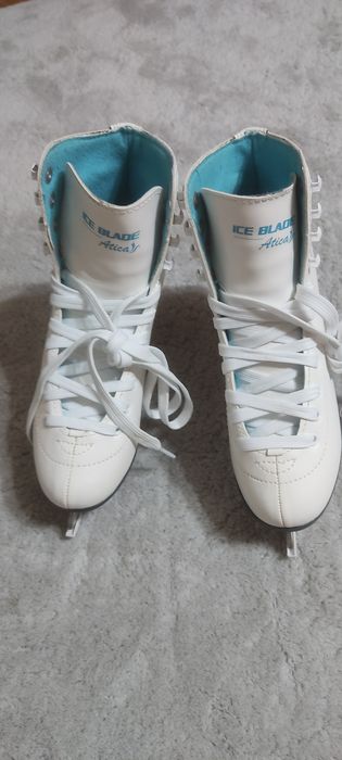 Коньки фигурные 36разм.