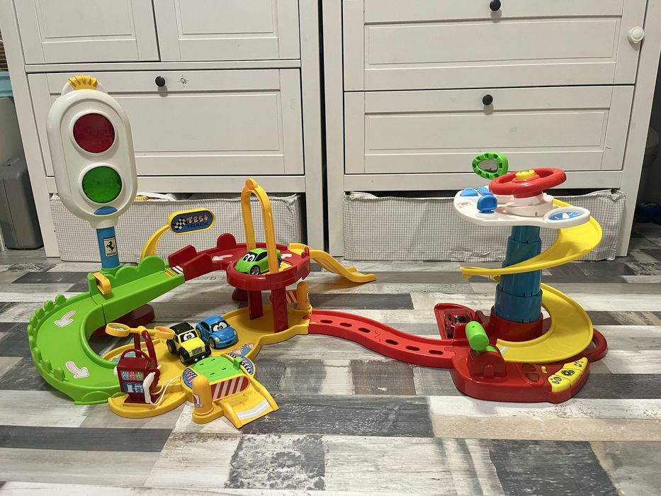 Bburago Junior- Детска писта за игра Ferrari + кола с дистанционно от серията