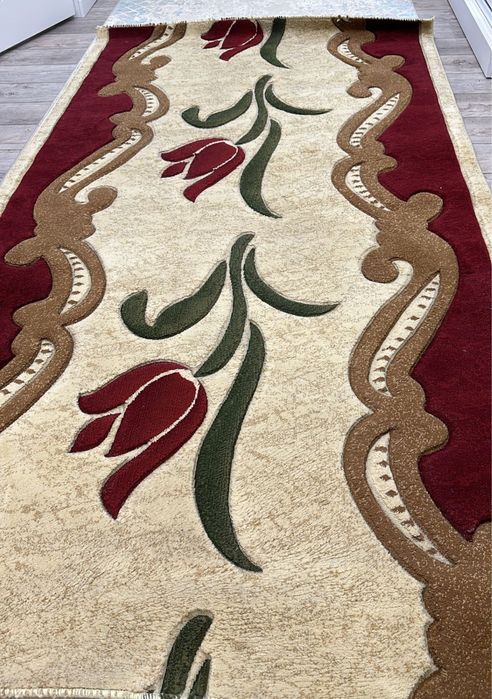 Продам ковер с тюльпаном