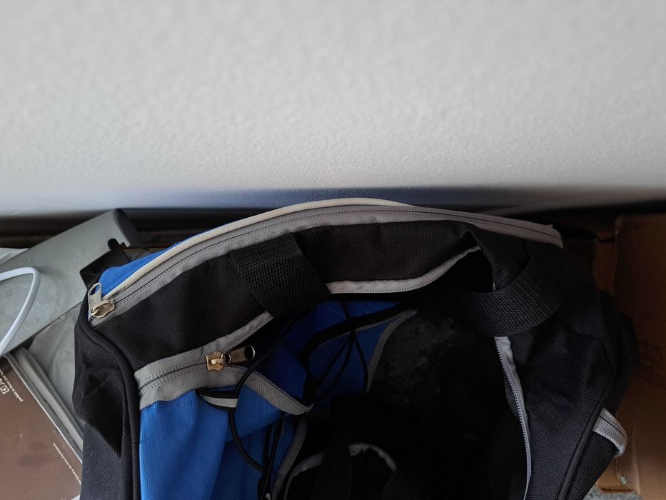 Продавам сак CAUSE CHAOS - ADIDAS  40 X 30 X 25 CM