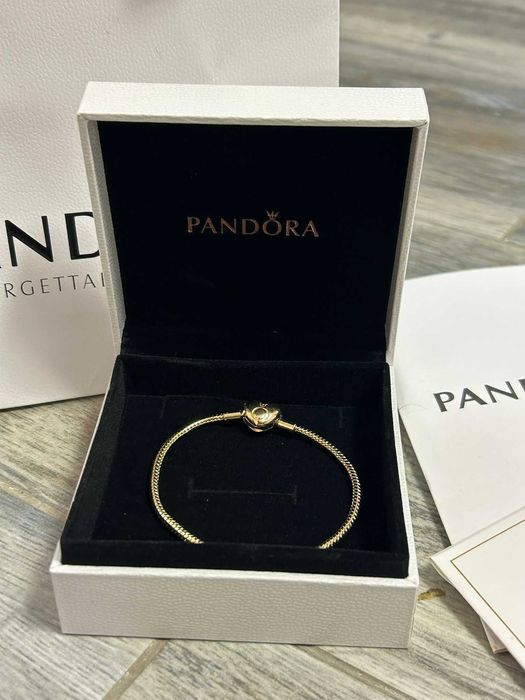 Brățară Pandora placată cu aur galben, în formă de inimă