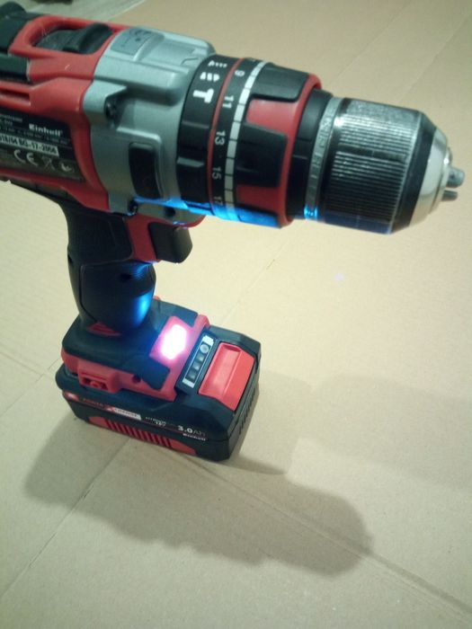 професионален безчетков ударен винтоверт+батерия и зарядно