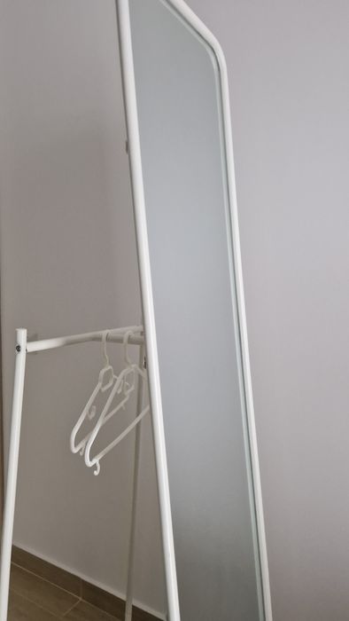 Oglinda cu suport și cuier Ikea