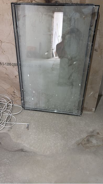 Продам дешево стекло целое
