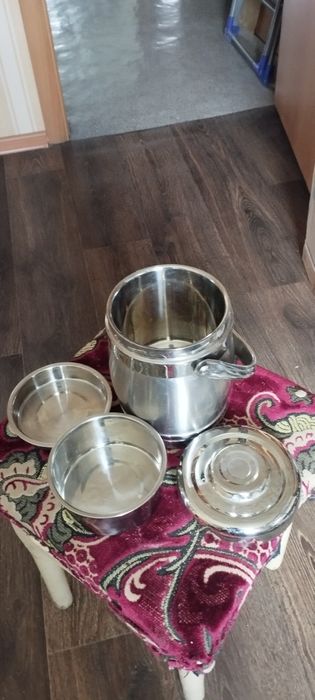 Термос для еды из нержавеющей стали.