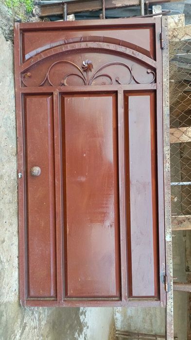 Temir eshik sotiladi!