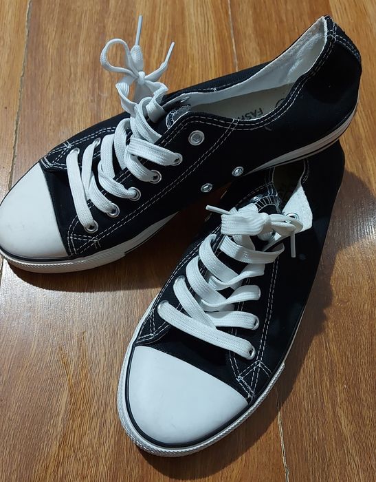 Продам женску обувь 40-42 размера