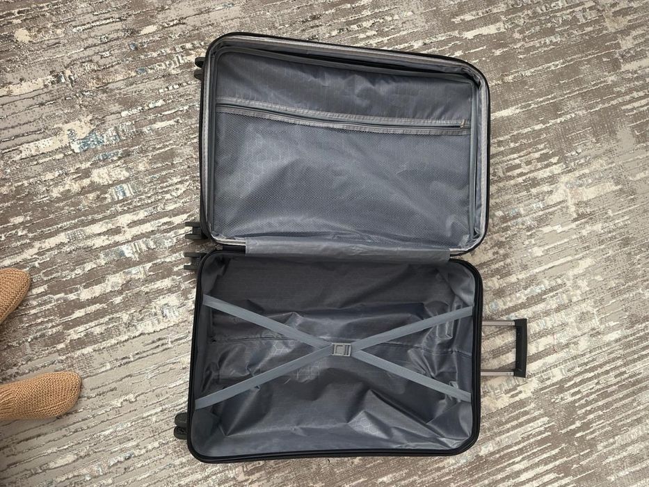 Чемодан на колесиках