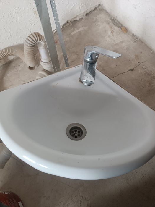 Раковина С смесителем