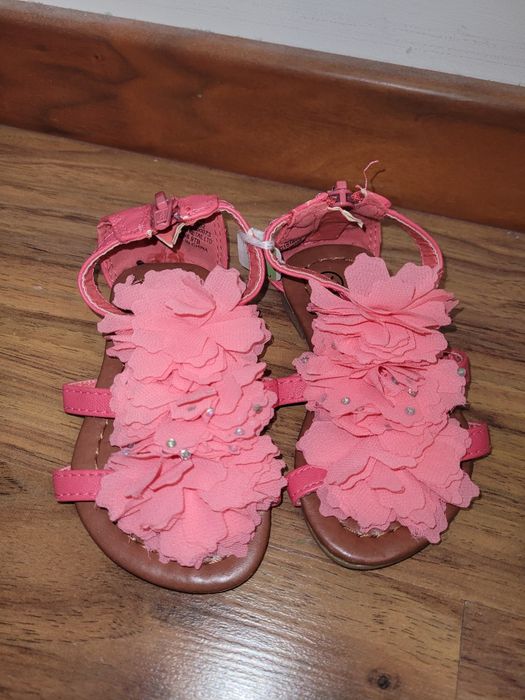 Нови сандали, 20 номер