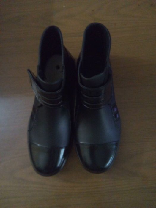 Резиновые ботинки и полусапожки