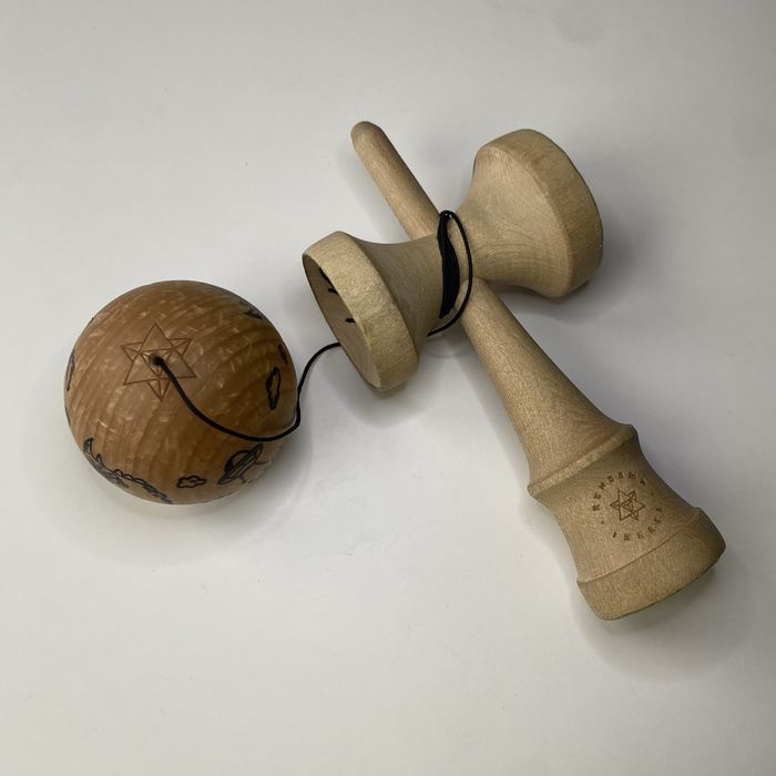 Kendama Israel Rhinozilla Rhino Clear semnata de Xremus și Vasiu