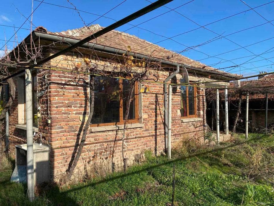 КЪЩА с РЗП 70 кв.м., двор 1200 кв.м., село Васил Левски