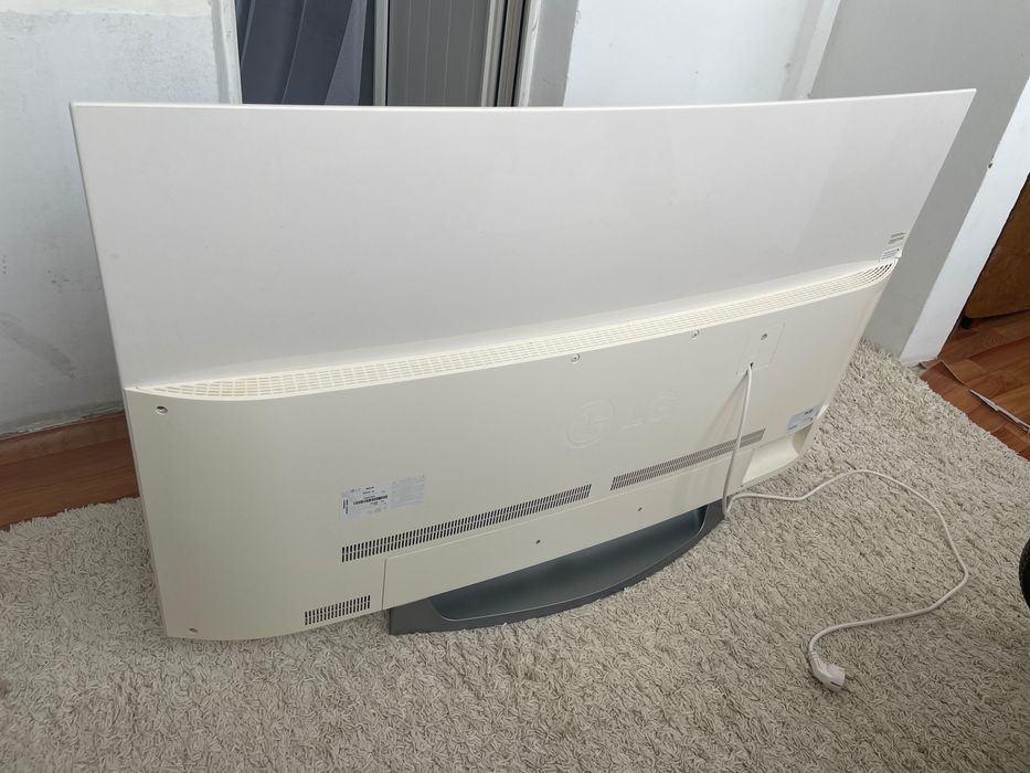 Телевизор б/у LG OLED