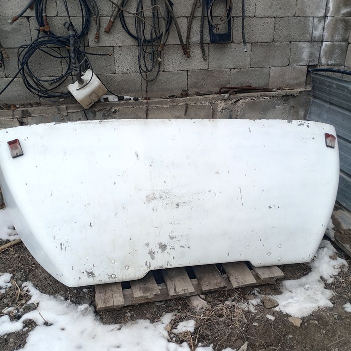 Продам спойлер с ветровиком.