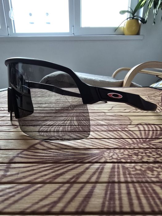 Слънчеви очила Oakley Sutro
