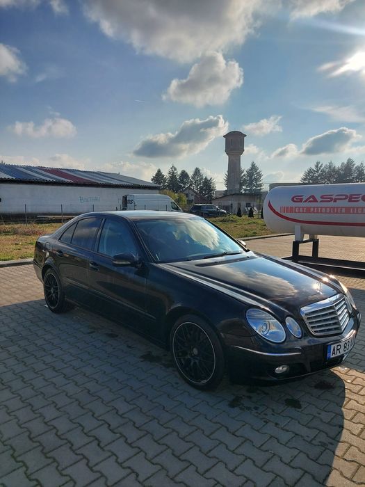 Vând Mercedes E 200 w211