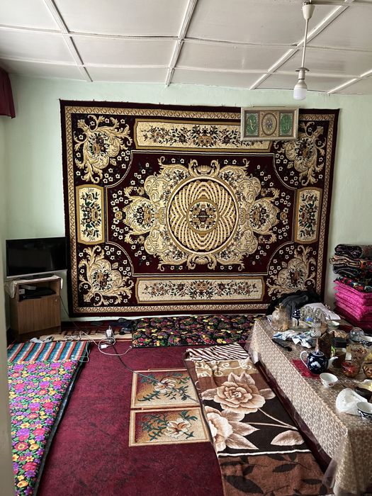 Uy sotiladi eski kotedj  1,6 sotxli 3xonali kelishiladi