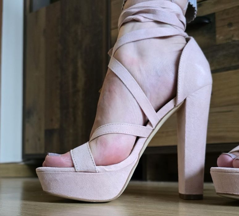 Високи дамски обувкк