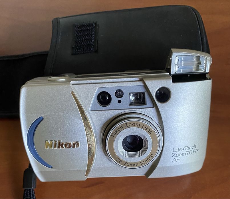 Aparat foto Nikon AF; Zoom Ws, cu pelicula 35mm