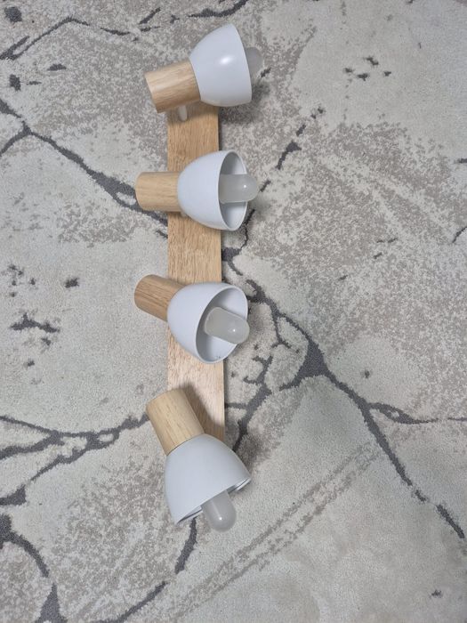 Lustra modernă cu 4 spoturi – ca nouă, cu becuri incluse